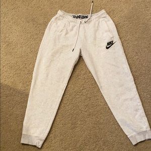 EUC Women’s Medium Nike Jogger